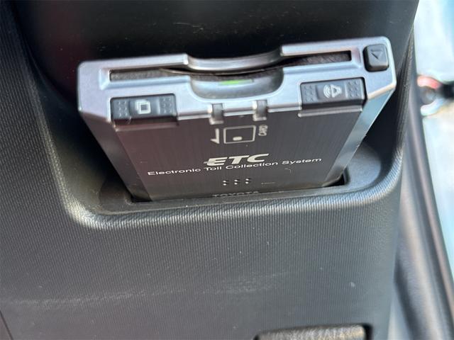 アクア Ｓ　ＥＴＣ　ナビ　ＴＶ　クリアランスソナー　オートライト　スマートキー　電動格納ミラー　ＣＶＴ　衝突安全ボディ　ＡＢＳ　ＥＳＣ　エアコン　パワーステアリング　パワーウィンドウ（6枚目）