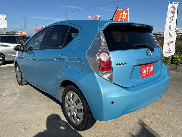 アクア Ｓ　ＥＴＣ　ナビ　ＴＶ　クリアランスソナー　オートライト　スマートキー　電動格納ミラー　ＣＶＴ　衝突安全ボディ　ＡＢＳ　ＥＳＣ　エアコン　パワーステアリング　パワーウィンドウ（14枚目）