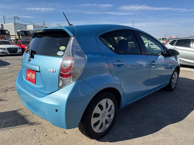 アクア Ｓ　ＥＴＣ　ナビ　ＴＶ　クリアランスソナー　オートライト　スマートキー　電動格納ミラー　ＣＶＴ　衝突安全ボディ　ＡＢＳ　ＥＳＣ　エアコン　パワーステアリング　パワーウィンドウ（16枚目）