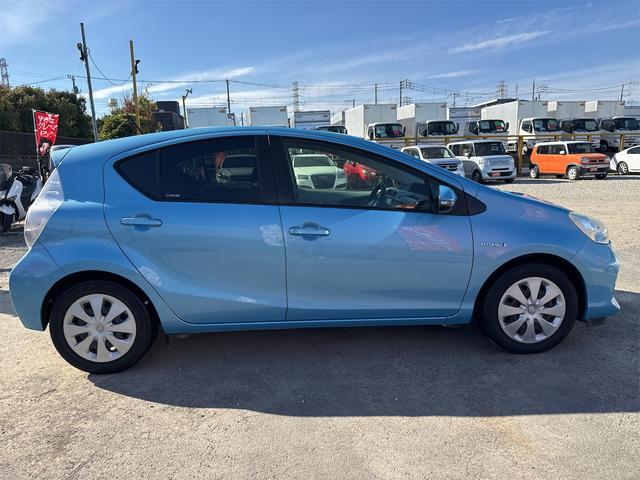 アクア Ｓ　ＥＴＣ　ナビ　ＴＶ　クリアランスソナー　オートライト　スマートキー　電動格納ミラー　ＣＶＴ　衝突安全ボディ　ＡＢＳ　ＥＳＣ　エアコン　パワーステアリング　パワーウィンドウ（17枚目）