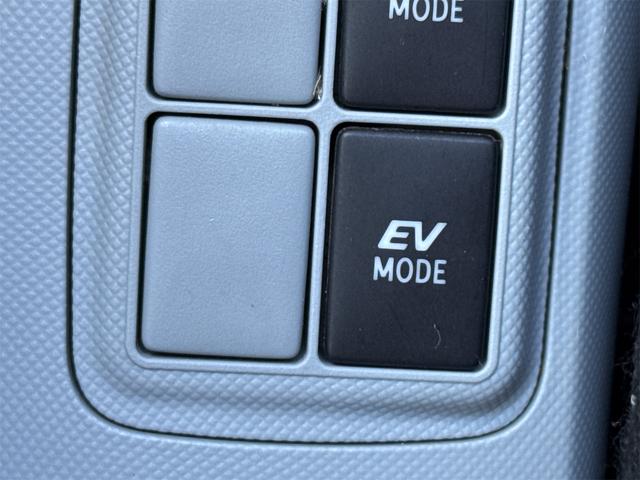 アクア Ｓ　ＥＴＣ　ナビ　ＴＶ　クリアランスソナー　オートライト　スマートキー　電動格納ミラー　ＣＶＴ　衝突安全ボディ　ＡＢＳ　ＥＳＣ　エアコン　パワーステアリング　パワーウィンドウ（35枚目）