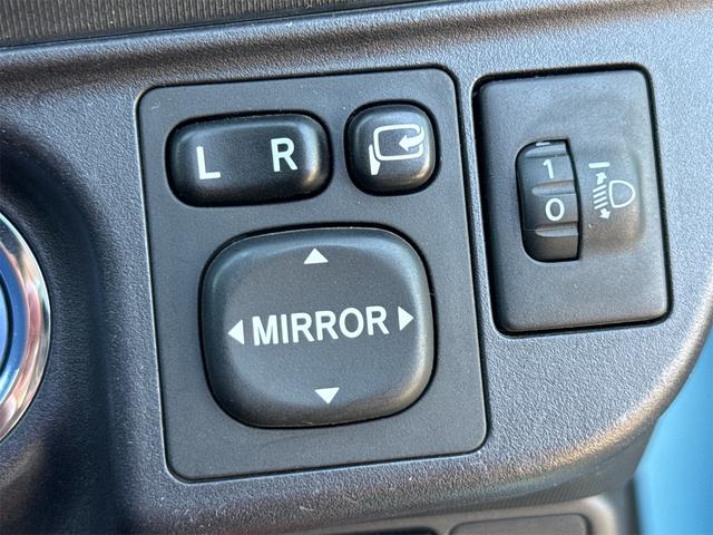 アクア Ｓ　ＥＴＣ　ナビ　ＴＶ　クリアランスソナー　オートライト　スマートキー　電動格納ミラー　ＣＶＴ　衝突安全ボディ　ＡＢＳ　ＥＳＣ　エアコン　パワーステアリング　パワーウィンドウ（61枚目）