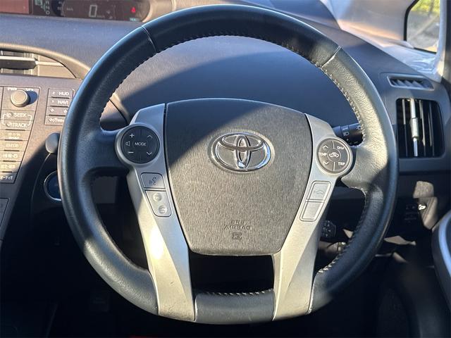 プリウス Ｇ　ＪＢＬプレミアムサウンドシステム　ＥＴＣ　アダプティブクルーズコントロール　パークアシスト　バックカメラ　ナビ　ＴＶ　アルミホイール　オートライト　ＨＩＤ　スマートキー　電動格納ミラー　　パワーシート（3枚目）