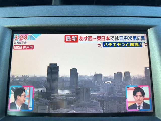 プリウス Ｇ　ＪＢＬプレミアムサウンドシステム　ＥＴＣ　アダプティブクルーズコントロール　パークアシスト　バックカメラ　ナビ　ＴＶ　アルミホイール　オートライト　ＨＩＤ　スマートキー　電動格納ミラー　　パワーシート（6枚目）