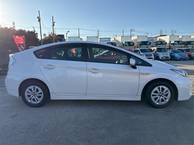 プリウス Ｇ　ＪＢＬプレミアムサウンドシステム　ＥＴＣ　アダプティブクルーズコントロール　パークアシスト　バックカメラ　ナビ　ＴＶ　アルミホイール　オートライト　ＨＩＤ　スマートキー　電動格納ミラー　　パワーシート（14枚目）