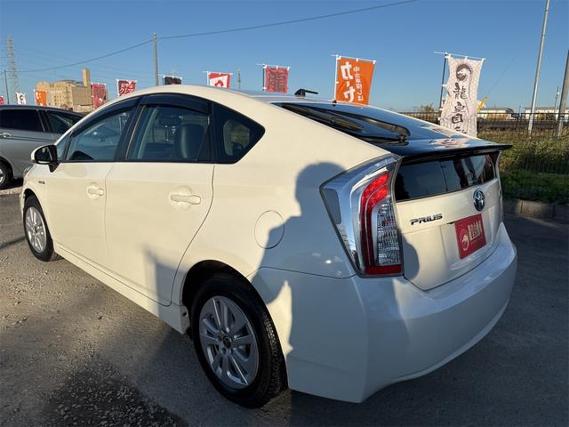 プリウス Ｇ　ＪＢＬプレミアムサウンドシステム　ＥＴＣ　アダプティブクルーズコントロール　パークアシスト　バックカメラ　ナビ　ＴＶ　アルミホイール　オートライト　ＨＩＤ　スマートキー　電動格納ミラー　　パワーシート（15枚目）