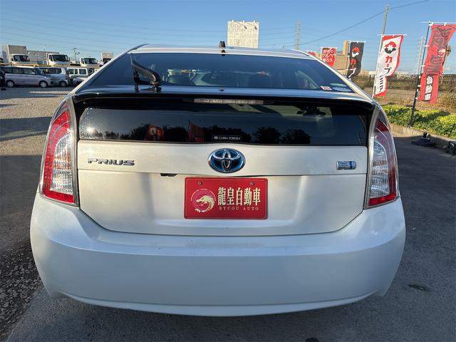 プリウス Ｇ　ＪＢＬプレミアムサウンドシステム　ＥＴＣ　アダプティブクルーズコントロール　パークアシスト　バックカメラ　ナビ　ＴＶ　アルミホイール　オートライト　ＨＩＤ　スマートキー　電動格納ミラー　　パワーシート（16枚目）