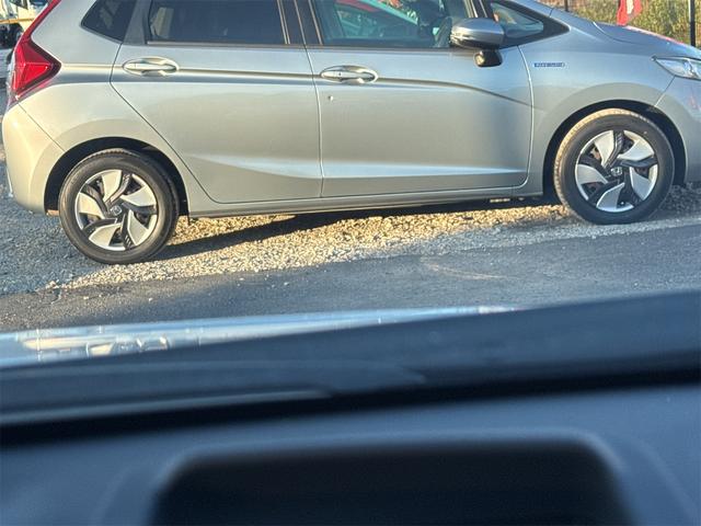 プリウス Ｇ　ＪＢＬプレミアムサウンドシステム　ＥＴＣ　アダプティブクルーズコントロール　パークアシスト　バックカメラ　ナビ　ＴＶ　アルミホイール　オートライト　ＨＩＤ　スマートキー　電動格納ミラー　　パワーシート（23枚目）