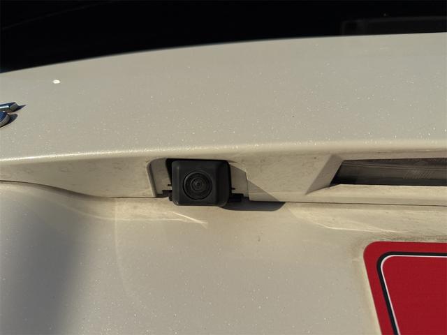 プリウス Ｇ　ＪＢＬプレミアムサウンドシステム　ＥＴＣ　アダプティブクルーズコントロール　パークアシスト　バックカメラ　ナビ　ＴＶ　アルミホイール　オートライト　ＨＩＤ　スマートキー　電動格納ミラー　　パワーシート（24枚目）