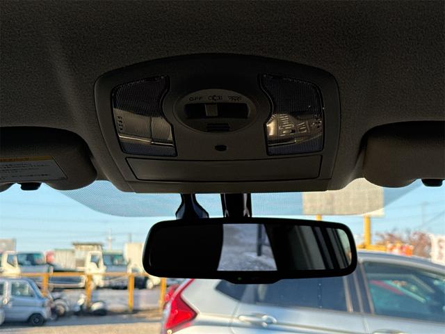 プリウス Ｇ　ＪＢＬプレミアムサウンドシステム　ＥＴＣ　アダプティブクルーズコントロール　パークアシスト　バックカメラ　ナビ　ＴＶ　アルミホイール　オートライト　ＨＩＤ　スマートキー　電動格納ミラー　　パワーシート（31枚目）