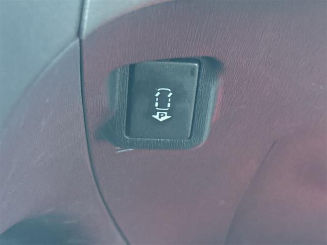 プリウス Ｇ　ＪＢＬプレミアムサウンドシステム　ＥＴＣ　アダプティブクルーズコントロール　パークアシスト　バックカメラ　ナビ　ＴＶ　アルミホイール　オートライト　ＨＩＤ　スマートキー　電動格納ミラー　　パワーシート（37枚目）