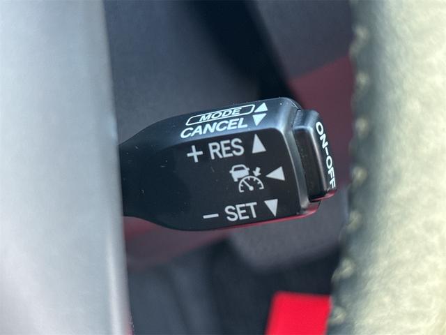 プリウス Ｇ　ＪＢＬプレミアムサウンドシステム　ＥＴＣ　アダプティブクルーズコントロール　パークアシスト　バックカメラ　ナビ　ＴＶ　アルミホイール　オートライト　ＨＩＤ　スマートキー　電動格納ミラー　　パワーシート（38枚目）