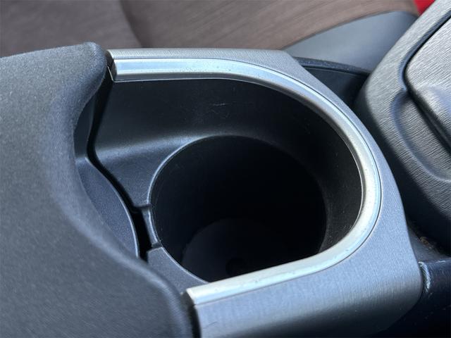 プリウス Ｇ　ＪＢＬプレミアムサウンドシステム　ＥＴＣ　アダプティブクルーズコントロール　パークアシスト　バックカメラ　ナビ　ＴＶ　アルミホイール　オートライト　ＨＩＤ　スマートキー　電動格納ミラー　　パワーシート（41枚目）