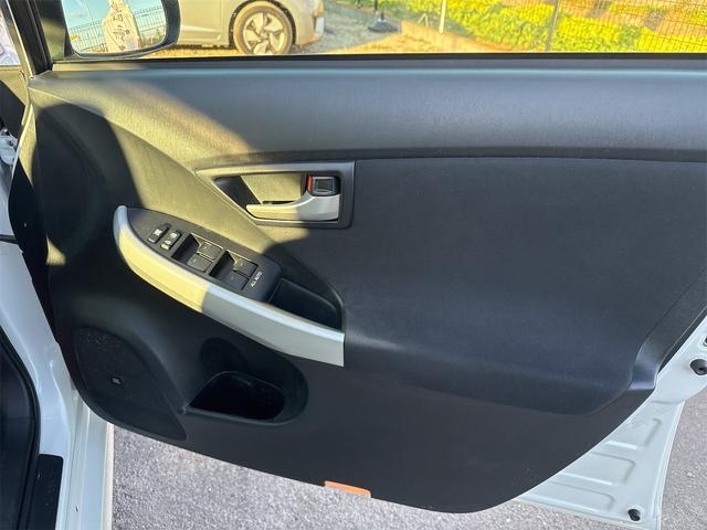 プリウス Ｇ　ＪＢＬプレミアムサウンドシステム　ＥＴＣ　アダプティブクルーズコントロール　パークアシスト　バックカメラ　ナビ　ＴＶ　アルミホイール　オートライト　ＨＩＤ　スマートキー　電動格納ミラー　　パワーシート（44枚目）