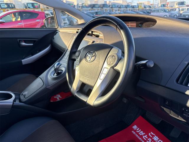 プリウス Ｇ　ＪＢＬプレミアムサウンドシステム　ＥＴＣ　アダプティブクルーズコントロール　パークアシスト　バックカメラ　ナビ　ＴＶ　アルミホイール　オートライト　ＨＩＤ　スマートキー　電動格納ミラー　　パワーシート（45枚目）