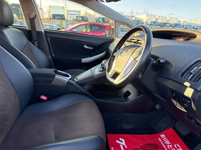 プリウス Ｇ　ＪＢＬプレミアムサウンドシステム　ＥＴＣ　アダプティブクルーズコントロール　パークアシスト　バックカメラ　ナビ　ＴＶ　アルミホイール　オートライト　ＨＩＤ　スマートキー　電動格納ミラー　　パワーシート（46枚目）