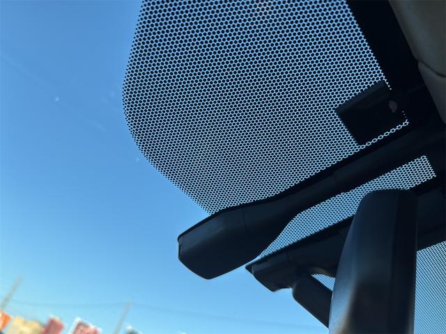 プリウス Ｇ　ＪＢＬプレミアムサウンドシステム　ＥＴＣ　アダプティブクルーズコントロール　パークアシスト　バックカメラ　ナビ　ＴＶ　アルミホイール　オートライト　ＨＩＤ　スマートキー　電動格納ミラー　　パワーシート（48枚目）