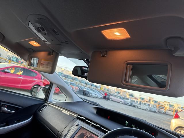 プリウス Ｇ　ＪＢＬプレミアムサウンドシステム　ＥＴＣ　アダプティブクルーズコントロール　パークアシスト　バックカメラ　ナビ　ＴＶ　アルミホイール　オートライト　ＨＩＤ　スマートキー　電動格納ミラー　　パワーシート（49枚目）