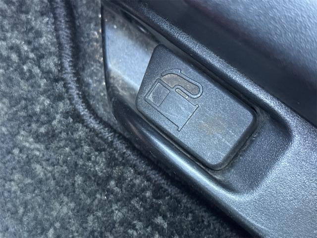 プリウス Ｇ　ＪＢＬプレミアムサウンドシステム　ＥＴＣ　アダプティブクルーズコントロール　パークアシスト　バックカメラ　ナビ　ＴＶ　アルミホイール　オートライト　ＨＩＤ　スマートキー　電動格納ミラー　　パワーシート（64枚目）