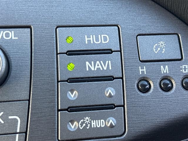 プリウス Ｇ　ＪＢＬプレミアムサウンドシステム　ＥＴＣ　アダプティブクルーズコントロール　パークアシスト　バックカメラ　ナビ　ＴＶ　アルミホイール　オートライト　ＨＩＤ　スマートキー　電動格納ミラー　　パワーシート（65枚目）