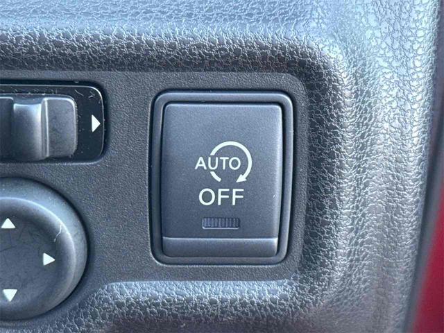 ノート メダリスト　ＥＴＣ　全周囲カメラ　ナビ　ＴＶ　アルミホイール　オートライト　スマートキー　アイドリングストップ　電動格納ミラー　ＣＶＴ　盗難防止システム　衝突安全ボディ　ＡＢＳ　ミュージックプレイヤー接続可（9枚目）