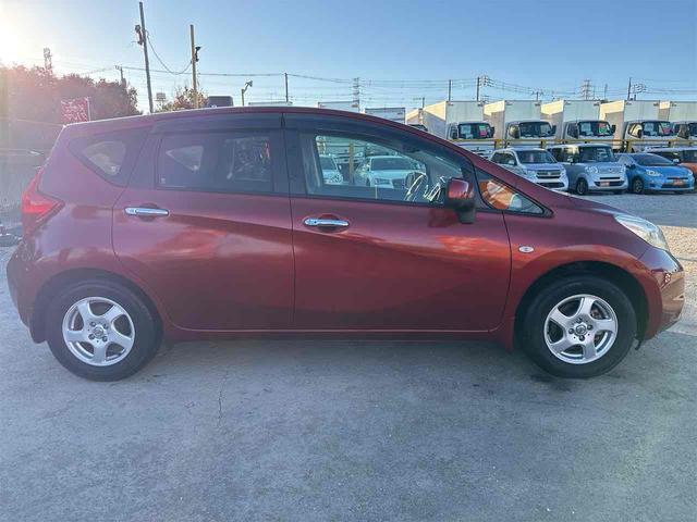 ノート メダリスト　ＥＴＣ　全周囲カメラ　ナビ　ＴＶ　アルミホイール　オートライト　スマートキー　アイドリングストップ　電動格納ミラー　ＣＶＴ　盗難防止システム　衝突安全ボディ　ＡＢＳ　ミュージックプレイヤー接続可（13枚目）