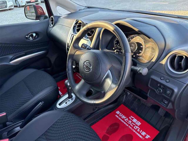 ノート メダリスト　ＥＴＣ　全周囲カメラ　ナビ　ＴＶ　アルミホイール　オートライト　スマートキー　アイドリングストップ　電動格納ミラー　ＣＶＴ　盗難防止システム　衝突安全ボディ　ＡＢＳ　ミュージックプレイヤー接続可（41枚目）