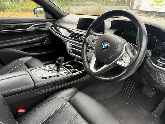 7シリーズ 740eアイパフォーマンス Mスポーツ ハイブリッド サンルーフ レザーシート ヒートシーター Bluetoothオーディオ クルーズコントローラー ETC パワーシート(11枚目)