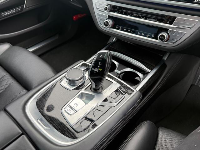 7シリーズ 740eアイパフォーマンス Mスポーツ ハイブリッド サンルーフ レザーシート ヒートシーター Bluetoothオーディオ クルーズコントローラー ETC パワーシート(14枚目)