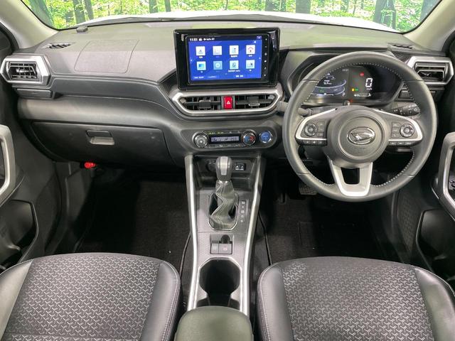 ロッキー プレミアムＧ　ＨＥＶ　純正９型ナビ　全周囲カメラ　衝突軽減　レーダークルーズ　ハーフレザーシート　シートヒーター　ドラレコ　コーナーセンサー　スマートキー　ＬＥＤヘッド　ＥＴＣ　車線逸脱警報　オートライト　オートエアコン（2枚目）
