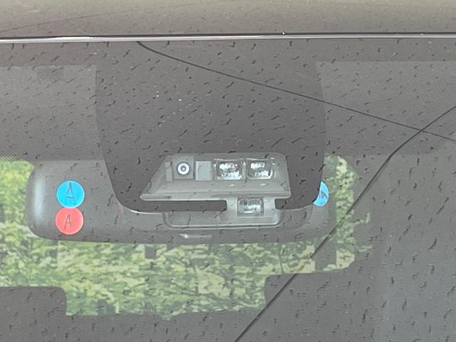 ヴォクシー ＺＳ　純正１０．５型ナビ　後席モニター　バックカメラ　衝突軽減　両側電動スライド　スマートキー　クルコン　車線逸脱警報　ＥＴＣ２．０　ＬＥＤヘッド＆フォグ　オートマチックハイビーム　ダブルエアコン（6枚目）