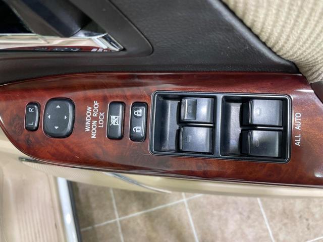 ヴェルファイア ２．４Ｖ　サンルーフ　両側電動スライドドア　後席モニター　純正ナビ　バックカメラ　コーナーセンサー　スマートキー　ＨＩＤヘッド　ＥＴＣ　クルコン　オートライト　パワーシート　デュアルエアコン　プライバシーガラス（27枚目）