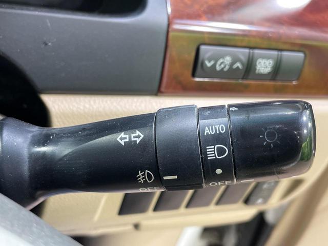 ヴェルファイア ２．４Ｖ　サンルーフ　両側電動スライドドア　後席モニター　純正ナビ　バックカメラ　コーナーセンサー　スマートキー　ＨＩＤヘッド　ＥＴＣ　クルコン　オートライト　パワーシート　デュアルエアコン　プライバシーガラス（31枚目）
