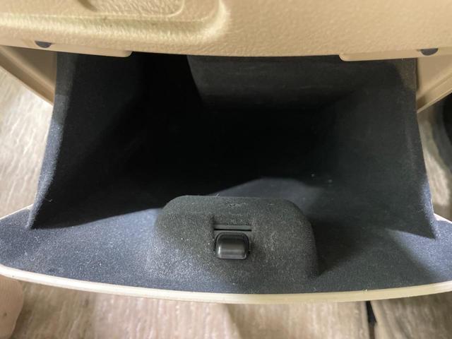 ヴェルファイア ２．４Ｖ　サンルーフ　両側電動スライドドア　後席モニター　純正ナビ　バックカメラ　コーナーセンサー　スマートキー　ＨＩＤヘッド　ＥＴＣ　クルコン　オートライト　パワーシート　デュアルエアコン　プライバシーガラス（45枚目）