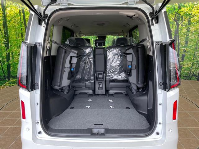 セレナ ｅ－パワー　ハイウェイスターＶ　登録済未使用車　純正１２．３型ナビ　全周囲カメラ　両側電動スライドドア　プロパイロット　衝突軽減　デジタルインナーミラー　ドラレコ　ＬＥＤヘッド　オートハイビーム　ＥＴＣ　ＨＤＭＩ　置くだけ充電（11枚目）