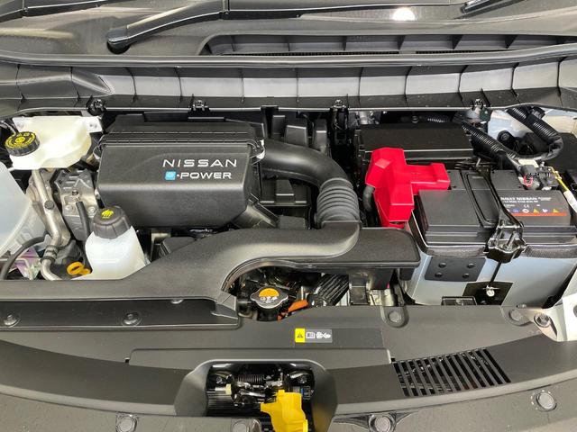 セレナ ｅ－パワー　ハイウェイスターＶ　登録済未使用車　純正１２．３型ナビ　全周囲カメラ　両側電動スライドドア　プロパイロット　衝突軽減　デジタルインナーミラー　ドラレコ　ＬＥＤヘッド　オートハイビーム　ＥＴＣ　ＨＤＭＩ　置くだけ充電（18枚目）