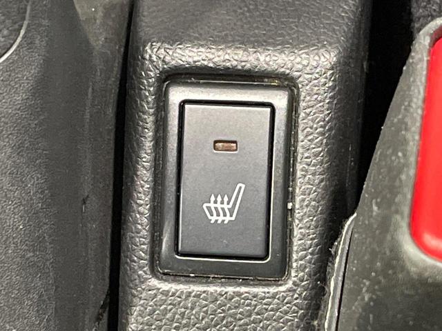 スイフト XGリミテッド ナビ バックカメラ 衝突軽減 クルーズコントロール シートヒーター ドラレコ スマートキー ETC オートハイビーム 車線逸脱警報 オートライト オートエアコン Bluetooth プライバシーガラス(6枚目)