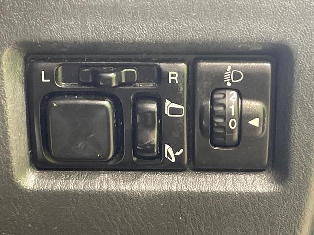 ジムニー ランドベンチャー MT車 純正ナビ 合皮レザーシート シートヒーター コーナーセンサー ETC 純正16インチAW 電動格納ミラー キーレス Bluetooth CD DVD再生 フルセグ ステアリングスイッチ(6枚目)