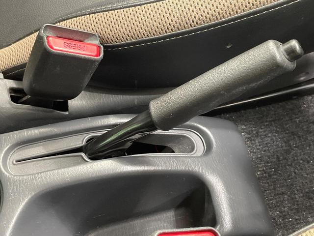 ジムニー ランドベンチャー MT車 純正ナビ 合皮レザーシート シートヒーター コーナーセンサー ETC 純正16インチAW 電動格納ミラー キーレス Bluetooth CD DVD再生 フルセグ ステアリングスイッチ(25枚目)