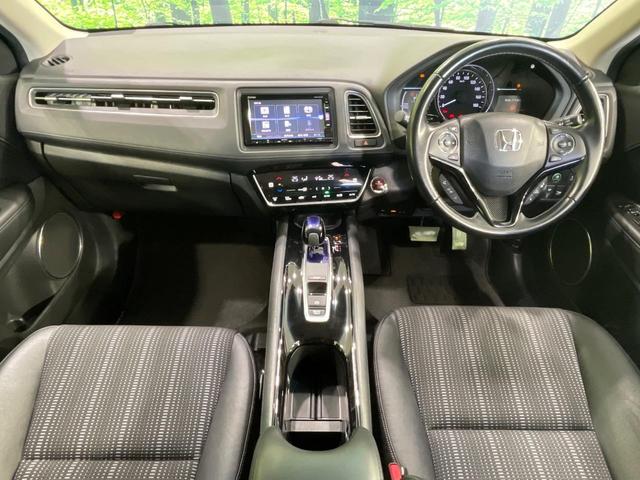 ヴェゼル ハイブリッドＺ・ホンダセンシング　純正ＳＤナビ　バックカメラ　衝突被害軽減システム　レーダークルーズ　禁煙車　ドラレコ　スマートキー　ＬＥＤヘッド　ビルトインＥＴＣ　車線逸脱警報　オートライト　デュアルエアコン　純正１７インチアルミ（2枚目）