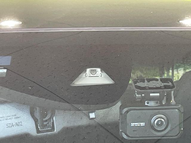 ヴェゼル ハイブリッドＺ・ホンダセンシング　純正ＳＤナビ　バックカメラ　衝突被害軽減システム　レーダークルーズ　禁煙車　ドラレコ　スマートキー　ＬＥＤヘッド　ビルトインＥＴＣ　車線逸脱警報　オートライト　デュアルエアコン　純正１７インチアルミ（5枚目）