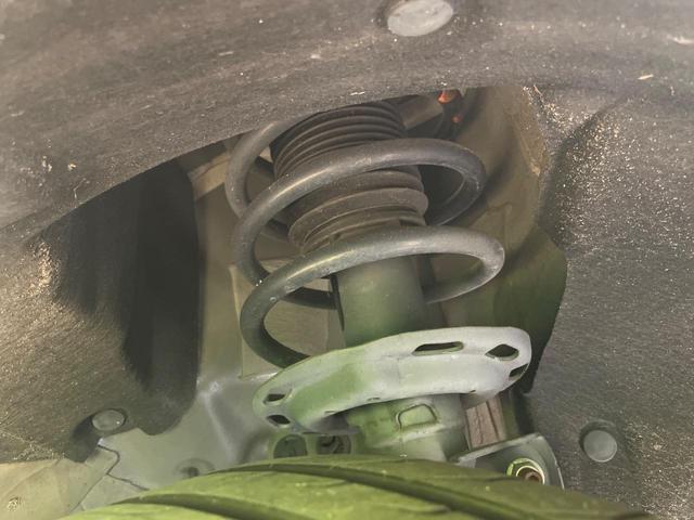 ヴェゼル ハイブリッドＺ・ホンダセンシング　純正ＳＤナビ　バックカメラ　衝突被害軽減システム　レーダークルーズ　禁煙車　ドラレコ　スマートキー　ＬＥＤヘッド　ビルトインＥＴＣ　車線逸脱警報　オートライト　デュアルエアコン　純正１７インチアルミ（20枚目）