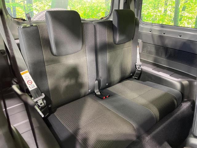 ジムニー ＸＣ　届出済未使用車　衝突軽減　コーナーセンサー　クルーズコントロール　シートヒーター　スマートキー　ＬＥＤヘッド　車線逸脱警報　革巻きハンドル　ステアリングスイッチ　オートエアコン　純正１６インチＡＷ（9枚目）