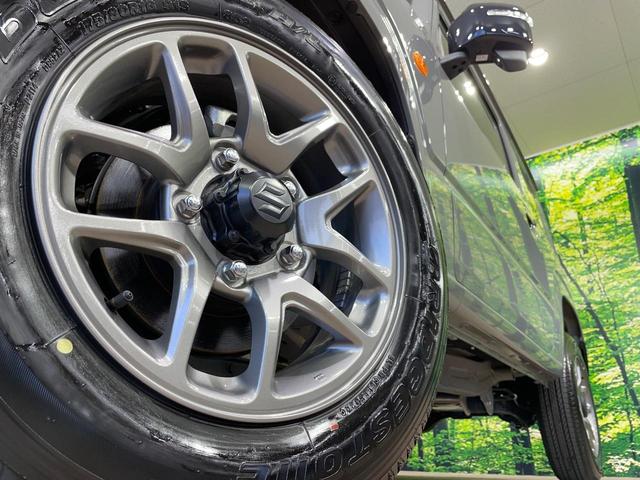 ジムニー ＸＣ　届出済未使用車　衝突軽減　コーナーセンサー　クルーズコントロール　シートヒーター　スマートキー　ＬＥＤヘッド　車線逸脱警報　革巻きハンドル　ステアリングスイッチ　オートエアコン　純正１６インチＡＷ（13枚目）