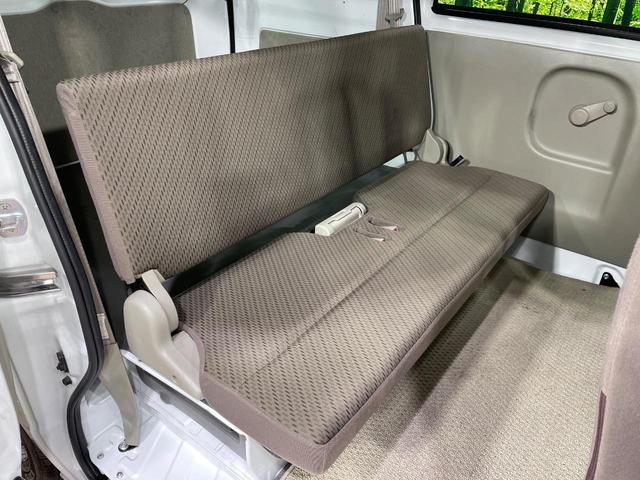 広々とした２列目シートは居住性が高く、居心地も快適！友達や家族とのお出かけにぴったりです。ベビーシートやチャイルドシート使用時も快適にお過ごしいただける十分な空間を確保しています。