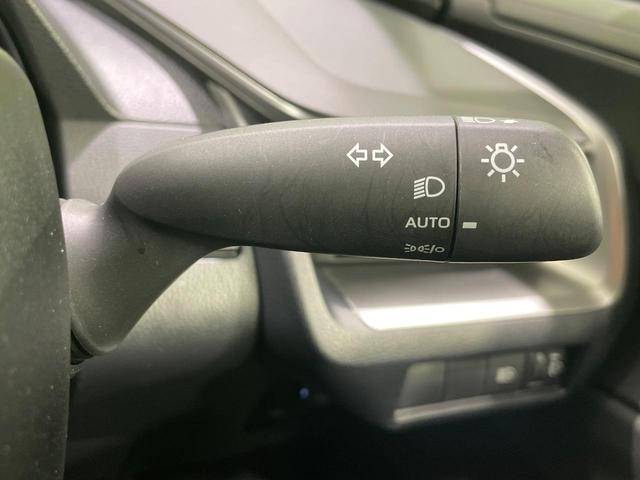 プリウス X 純正8型ナビ バックカメラ 衝突軽減 100V電源 レーダークルーズ ドラレコ コーナーセンサー スマートキー LEDヘッド ETC2.0 オートハイビーム 車線逸脱警報 オートライト(28枚目)