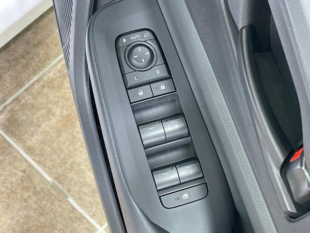 プリウス X 純正8型ナビ バックカメラ 衝突軽減 100V電源 レーダークルーズ ドラレコ コーナーセンサー スマートキー LEDヘッド ETC2.0 オートハイビーム 車線逸脱警報 オートライト(38枚目)