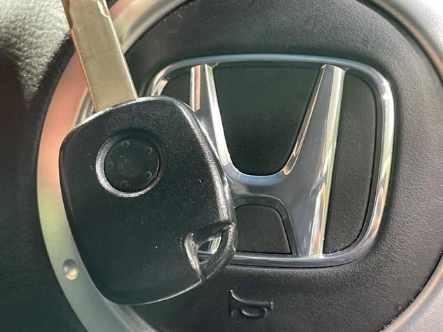 オデッセイ アブソルート　純正８型ナビ　バックカメラ　クルーズコントロール　ＥＴＣ　ドライブレコーダー　ハーフレザーシート　ＨＩＤヘッドライト　純正１７インチＡＷ　オートエアコン　ＣＤ再生　地デジ　ドアバイザー　電動格納ミラー（5枚目）