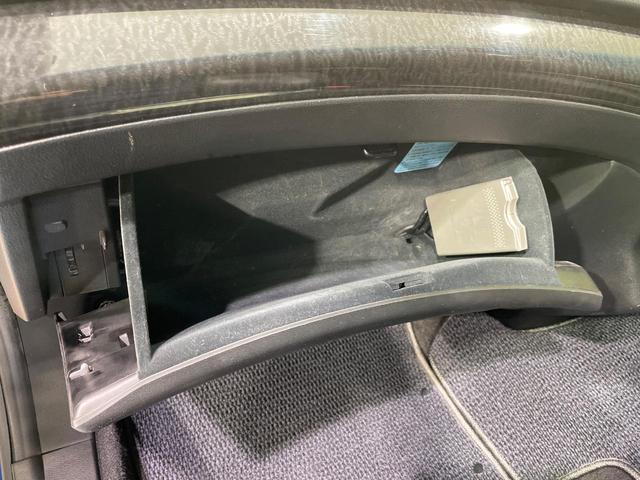 オデッセイ アブソルート　純正８型ナビ　バックカメラ　クルーズコントロール　ＥＴＣ　ドライブレコーダー　ハーフレザーシート　ＨＩＤヘッドライト　純正１７インチＡＷ　オートエアコン　ＣＤ再生　地デジ　ドアバイザー　電動格納ミラー（34枚目）