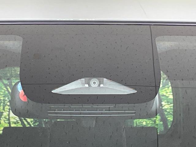 シエンタ ハイブリッドＺ　両側電動スライドドア　純正１０型ナビ　バックカメラ　ＡＣ１００Ｖ電源　衝突軽減　レーダークルーズ　コーナーセンサー　レーンキープ　スマートキー　ＬＥＤヘッド　ＥＴＣ　オートハイビーム　車線逸脱警報（3枚目）